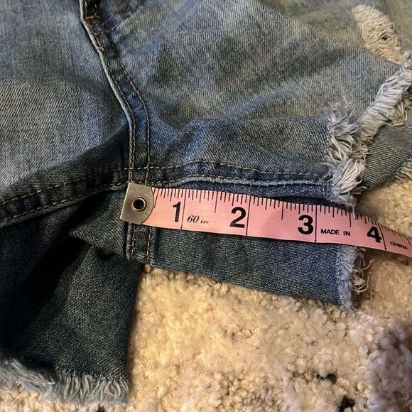 Women’s jean shorts size 9 - Picture 8 of 8